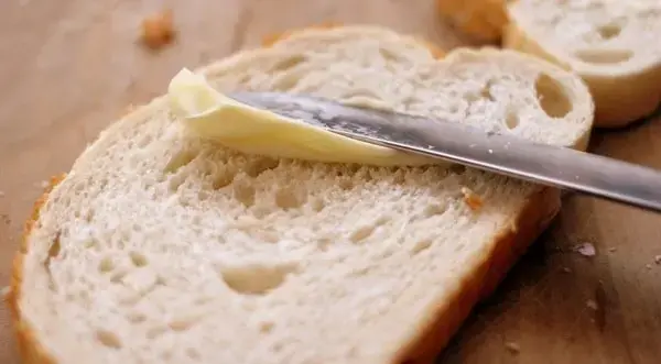 Tostada de mantequilla o margarina